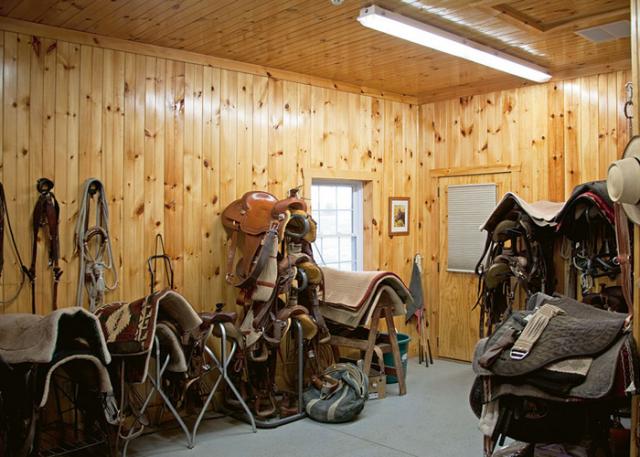 4522_tack_room_5.jpg