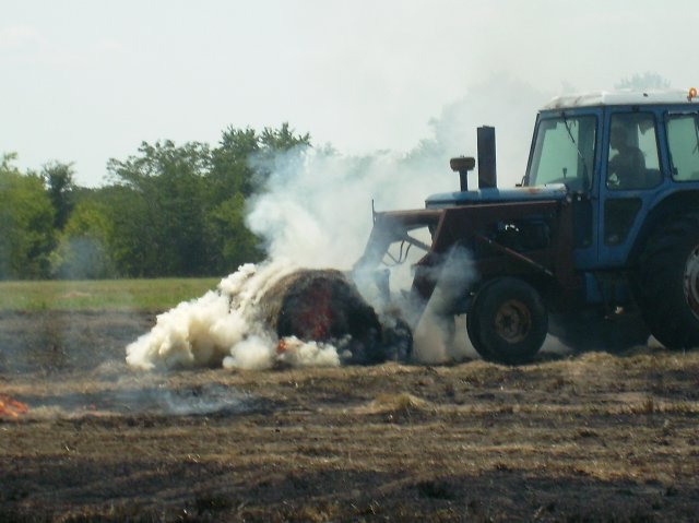 8_hay_bale_fire_014.jpg