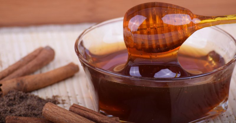 The Many Uses & Benefits of Honey and Beeswax